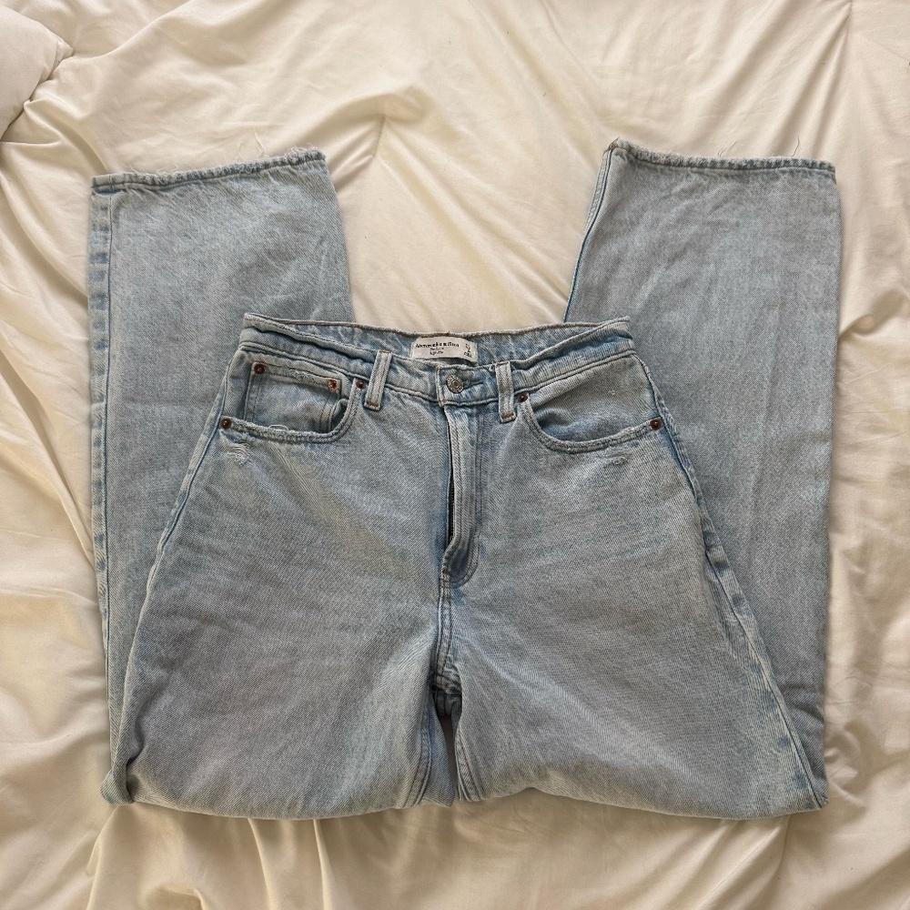 Abercrombie and Fitch The loose high rise Jeans size 25